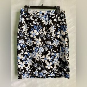 TALBOTS Floral Print Pencil Skirt - Black with Blue and White Print- Size 6